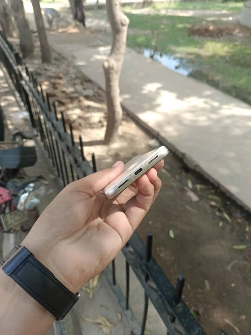 Google Pixel 8 5