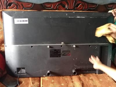Candy 40 Inch LED TV – Screen Damaged