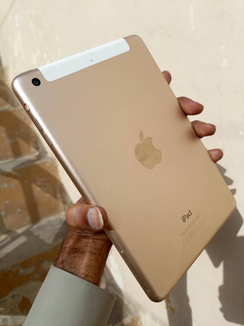 Apple iPAD MiNi 3 9