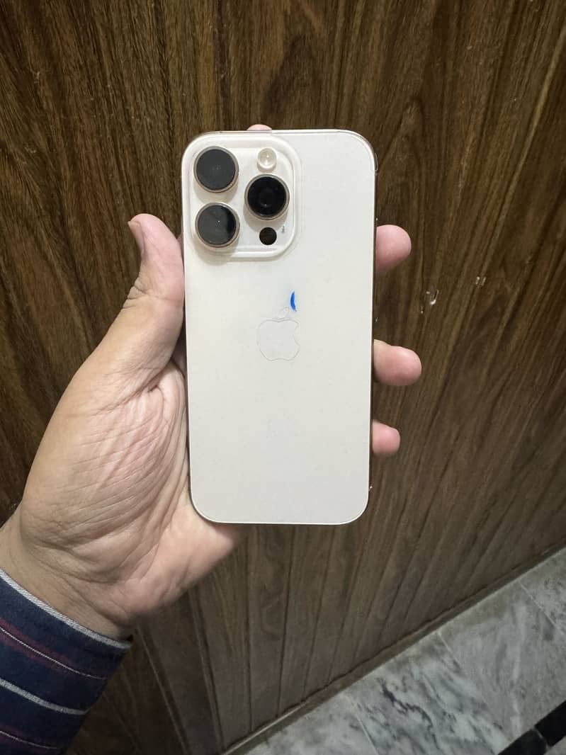 Apple iPhone 16 Pro 0
