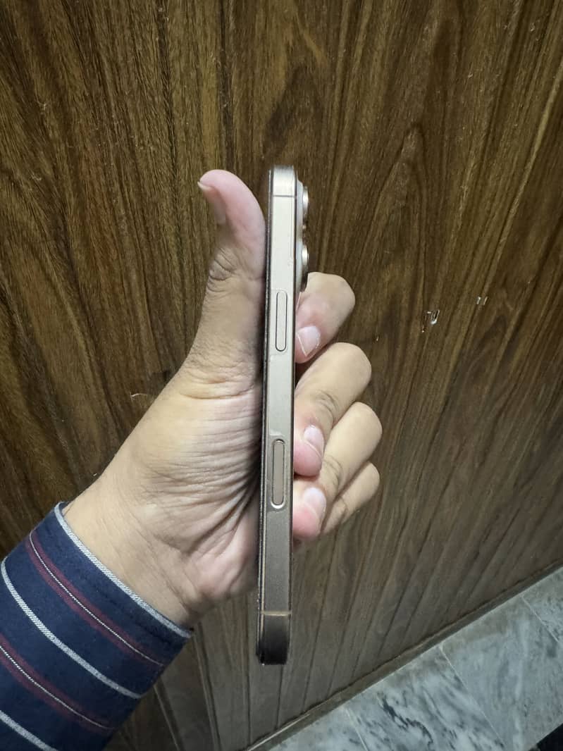 Apple iPhone 16 Pro 2