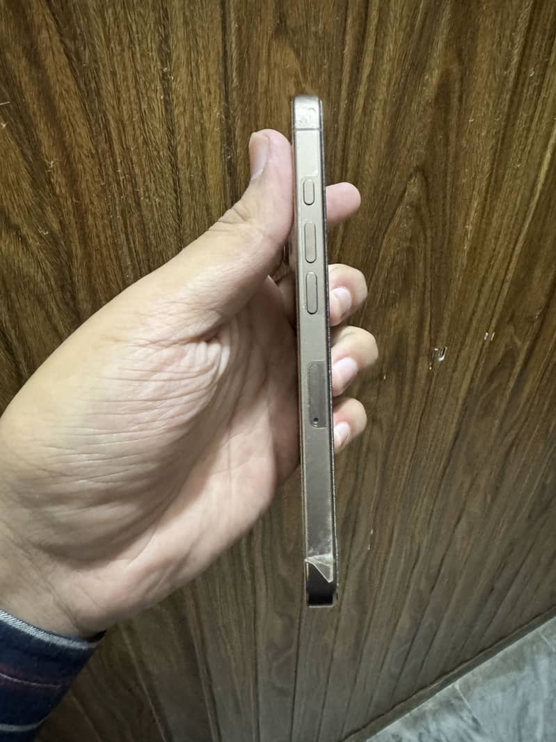 Apple iPhone 16 Pro 4