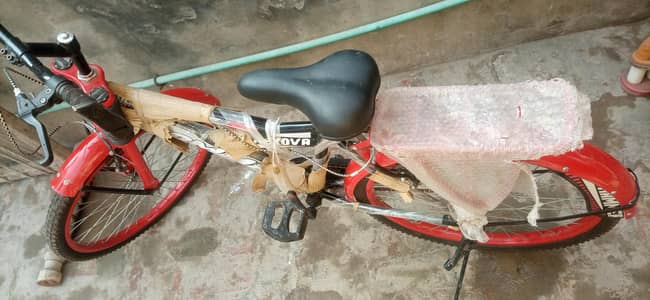 بالکل نیو سائیکل ہے لڑکیوں نے اپنے لیے لی تھی مگر انہوں نے شرم اتی ہے