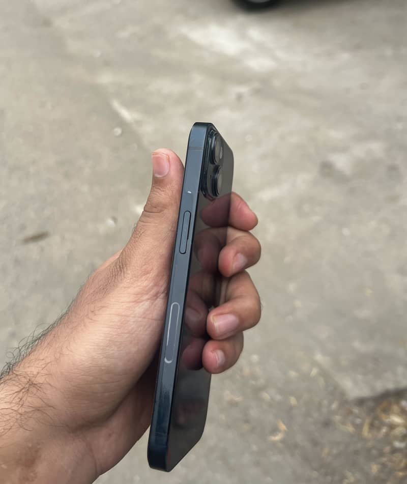 Apple iPhone 14 3