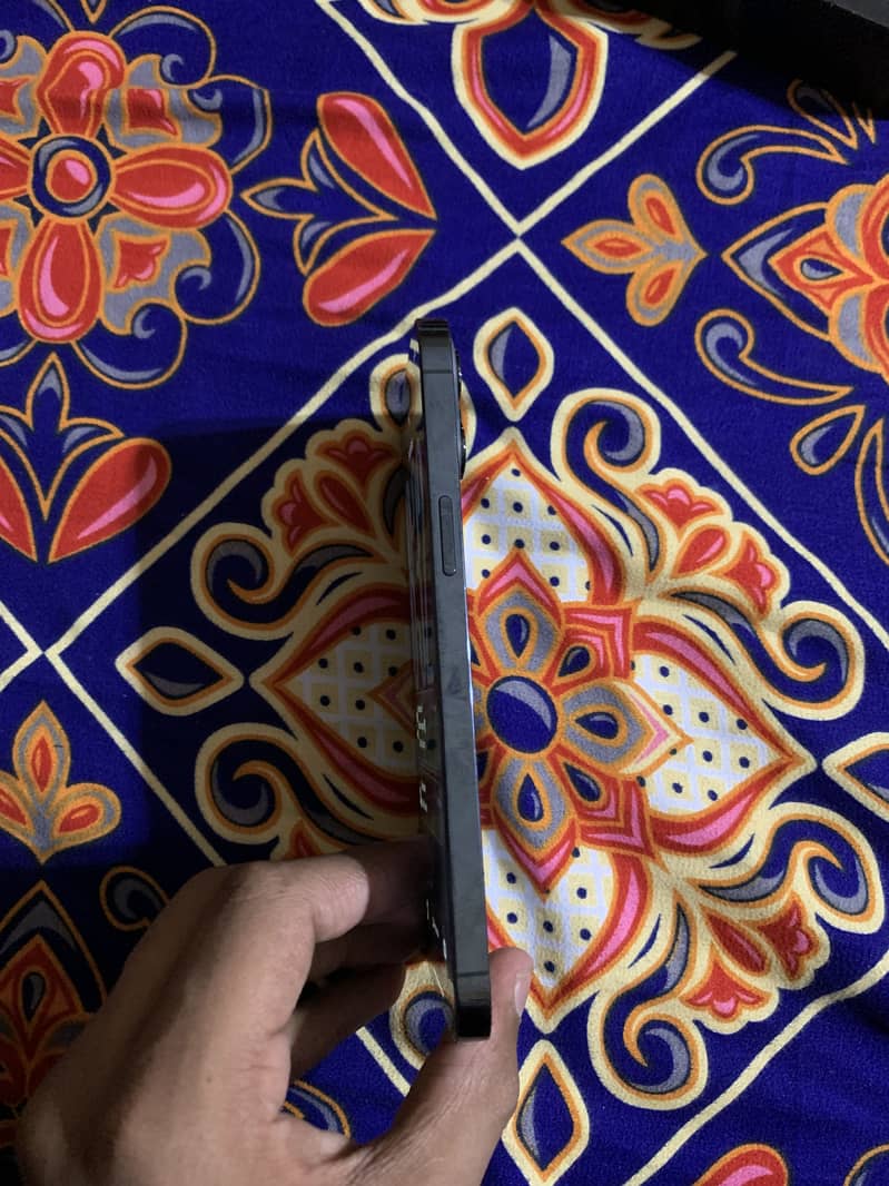 Apple iPhone 12 Pro Max 4