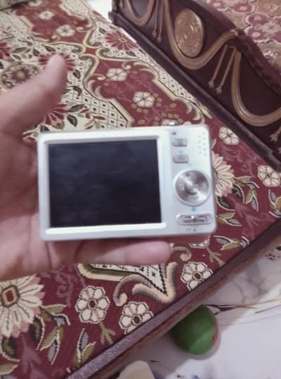 YACHICA EZ F1027 digital camera