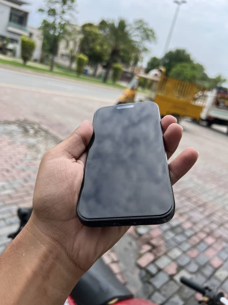 Apple iPhone 15 Pro 3
