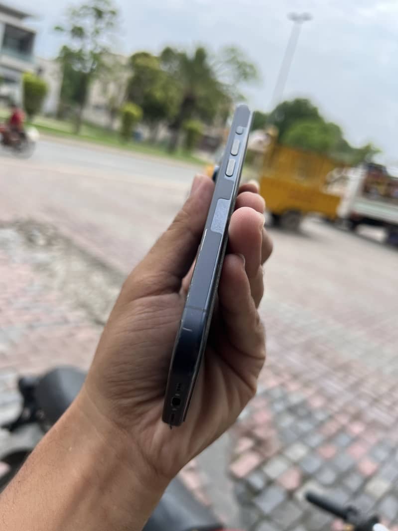 Apple iPhone 15 Pro 4