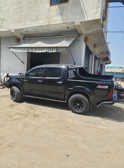 Toyota Hilux Vigo Double Cabin 4x4 – Black Colour