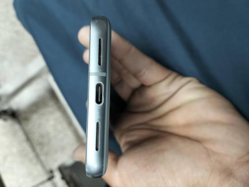 Google Pixel 8 4