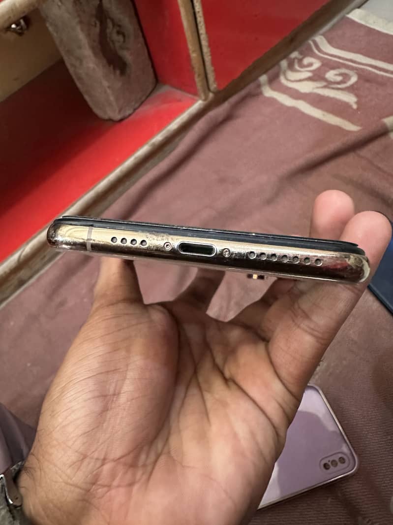 Apple iPhone XS Max 1