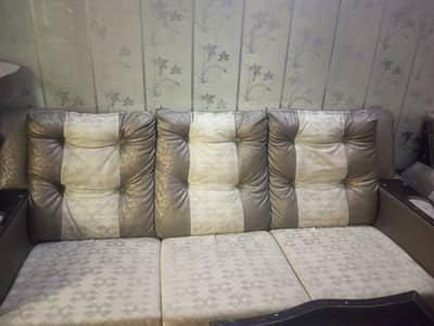 3 + 2 + 1 Seater( proper Sofa set) for sale in good condition