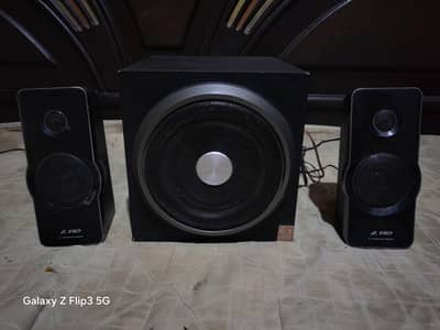 Yeh F&D (Fenda) brand ka speaker hai. Iska exact model A320 hai.