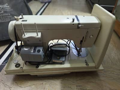 Electric sewing Machine (model 369) with motor and bull cheering