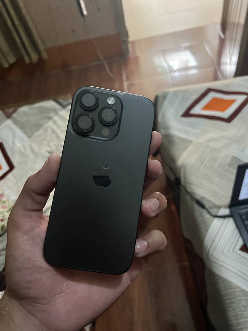 Apple iPhone 16 Pro 4