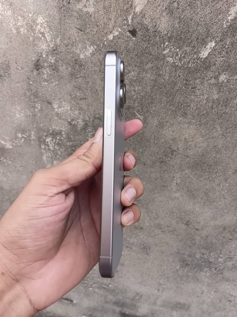 Apple iPhone 15 Pro Max 1