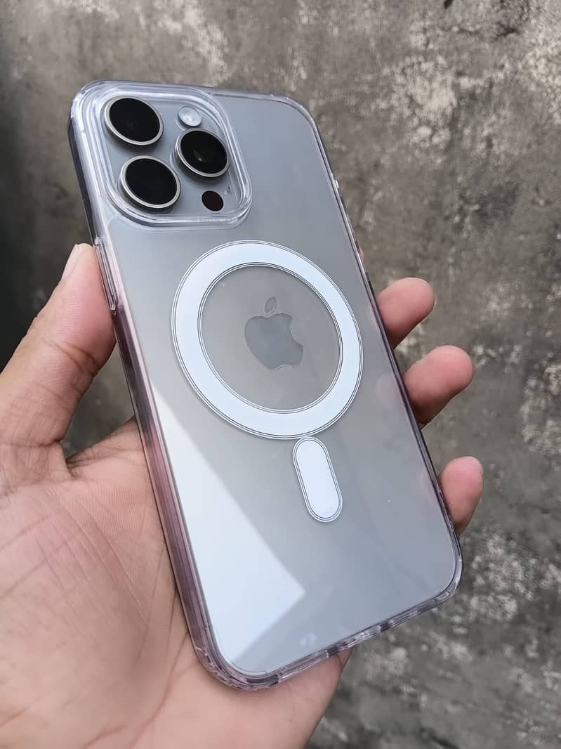 Apple iPhone 15 Pro Max 2