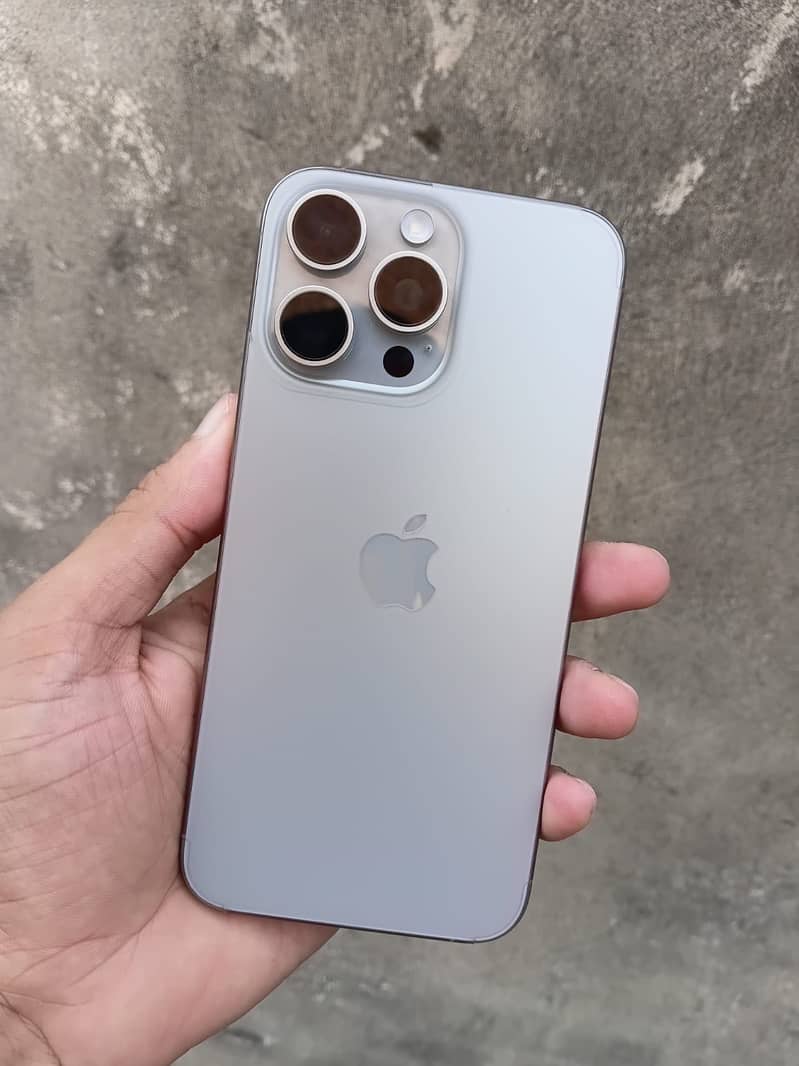 Apple iPhone 15 Pro Max 3