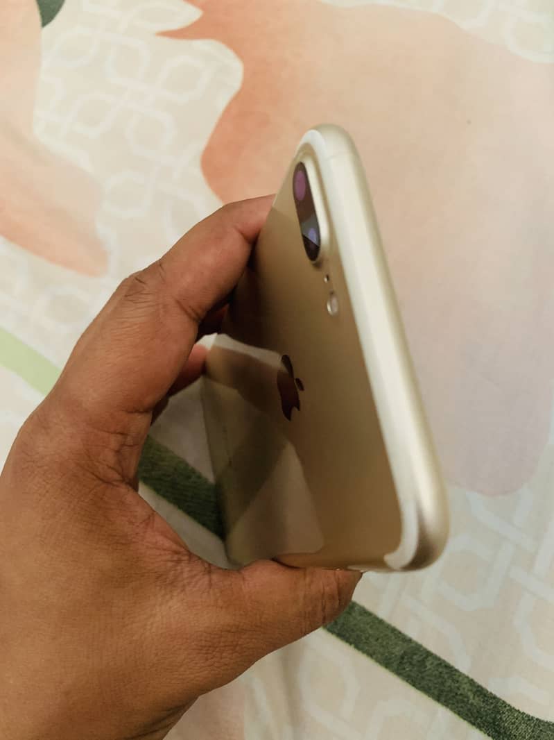 Apple iPhone 7 Plus 5