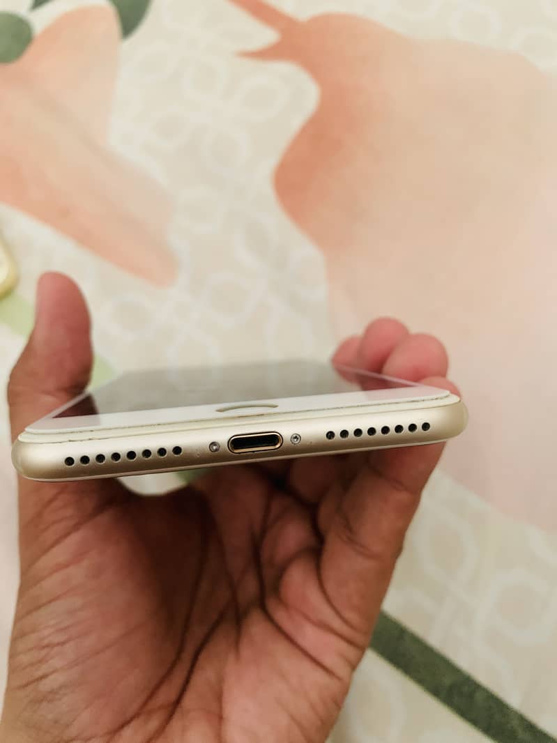 Apple iPhone 7 Plus 6