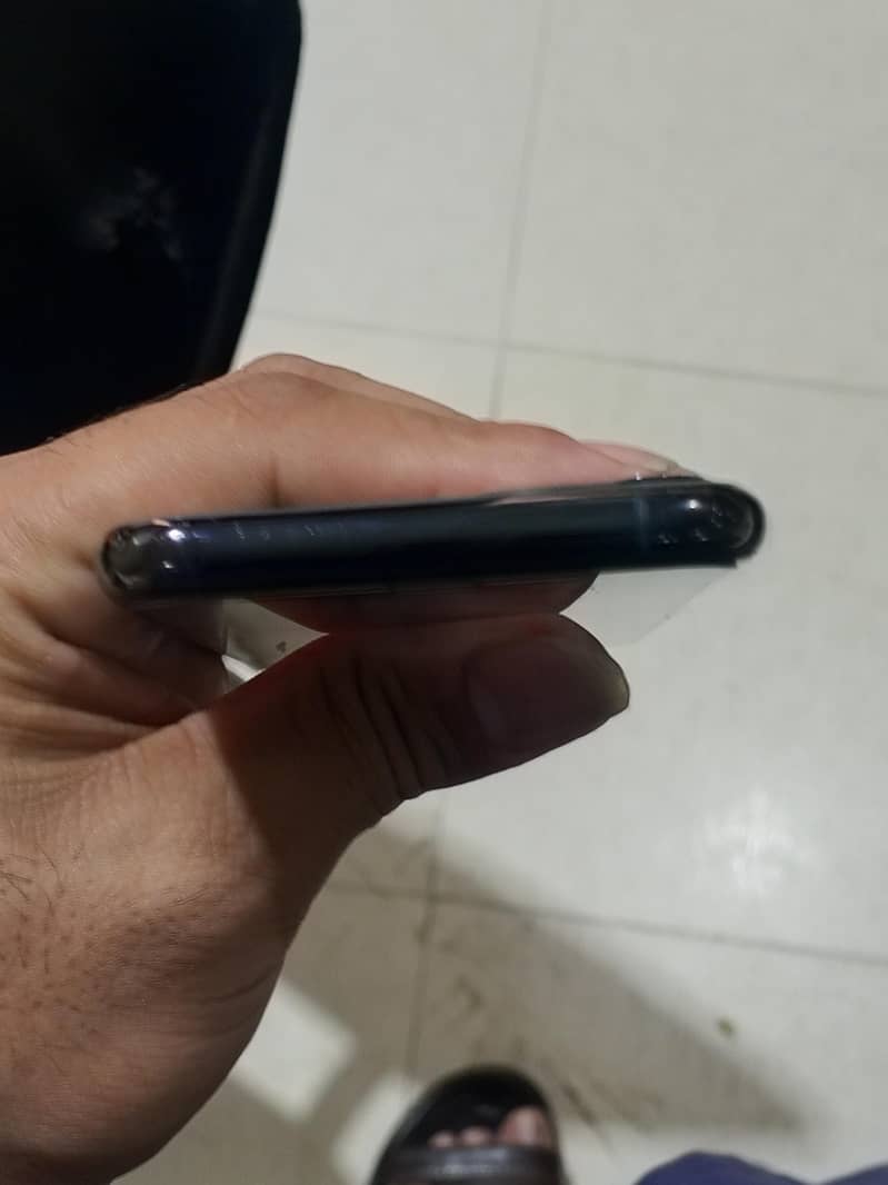 Apple iPhone 11 Pro 4
