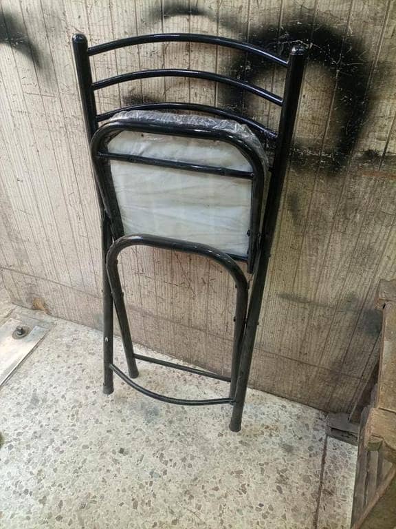 T   Folding Travelling Color Coated Chair with Soft Seat
