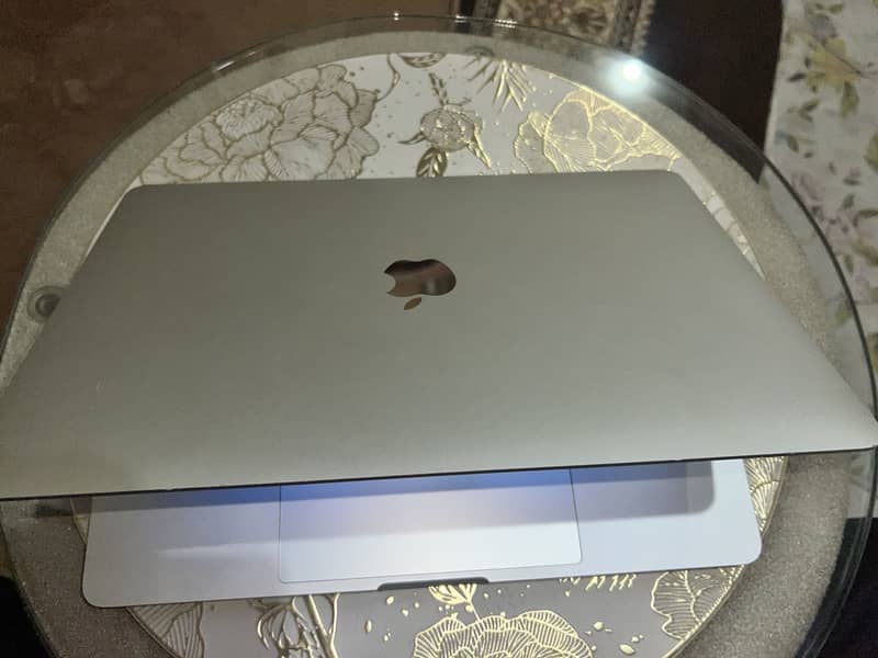 Macbook 2017 Pro Touchbar 0