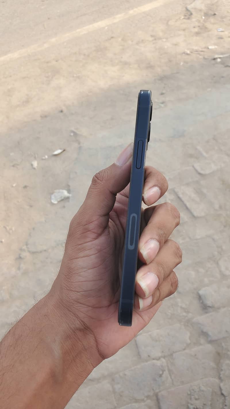 Apple iPhone 12 0