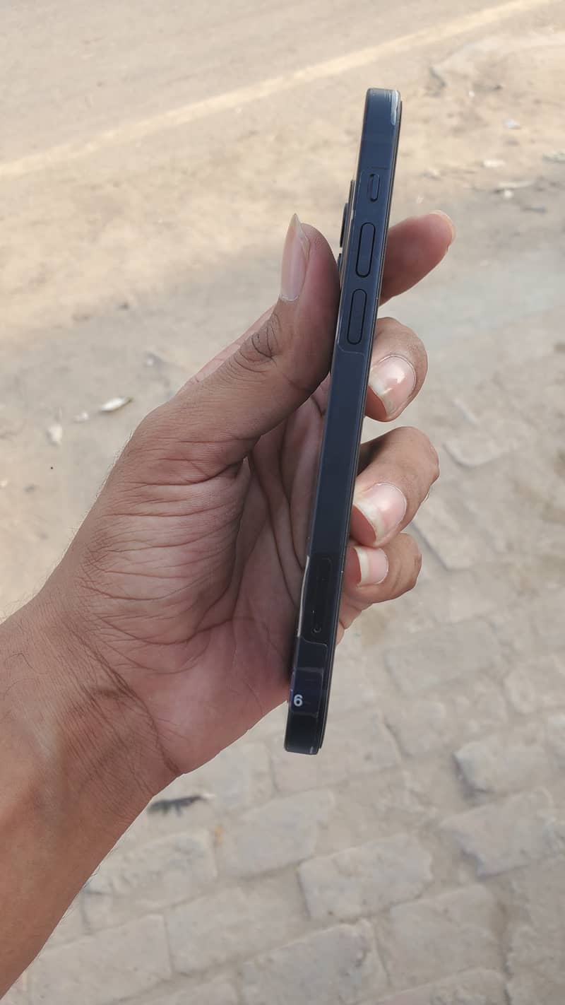 Apple iPhone 12 2