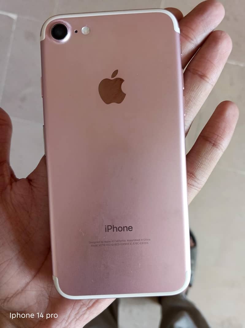 Apple iPhone 7 0