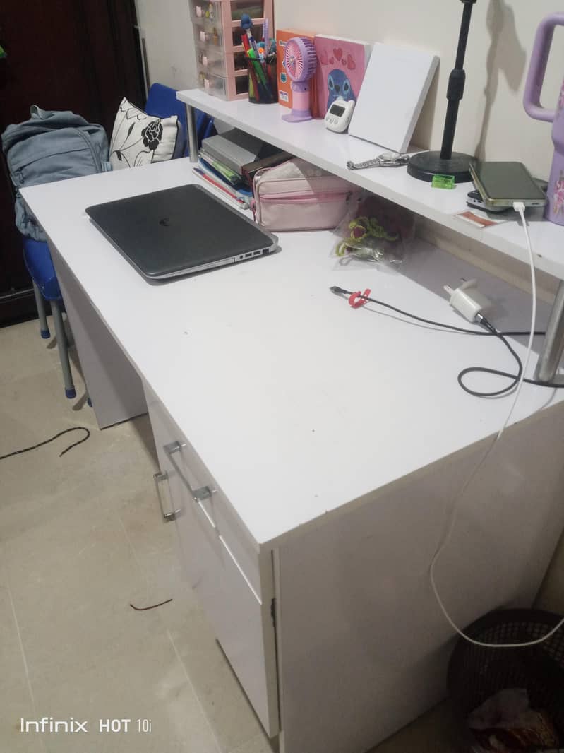 mirror .        divider.             study table 4