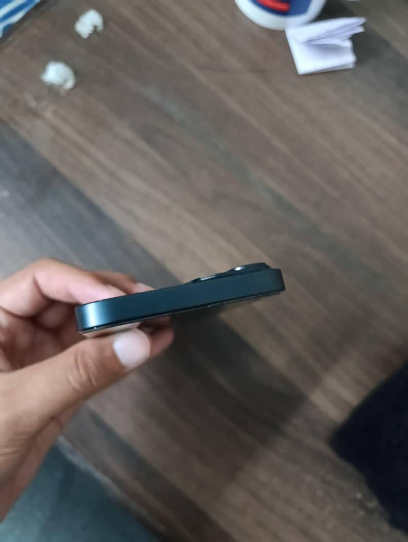 Apple iPhone 14 4