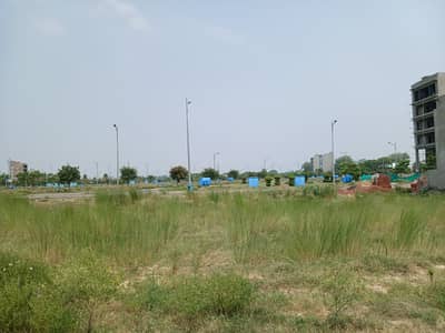 01 KANAL BEAUTIFUL LOCATION PLOT C-73 AVAILABLE FOR SALE IN DHA PHASE 6.