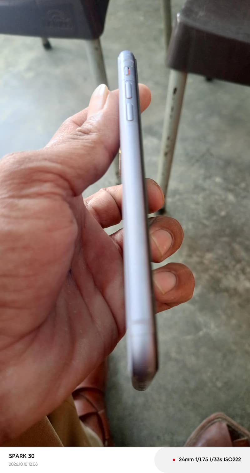 Apple iPhone 11 3