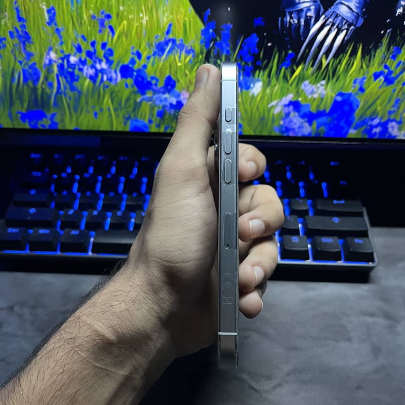 Apple iPhone 16 Pro 1
