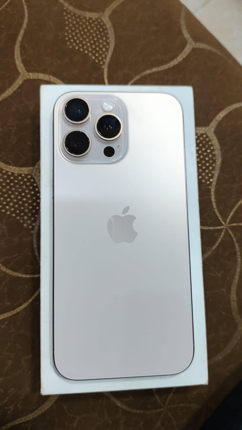Apple iPhone 16 Pro Max 0