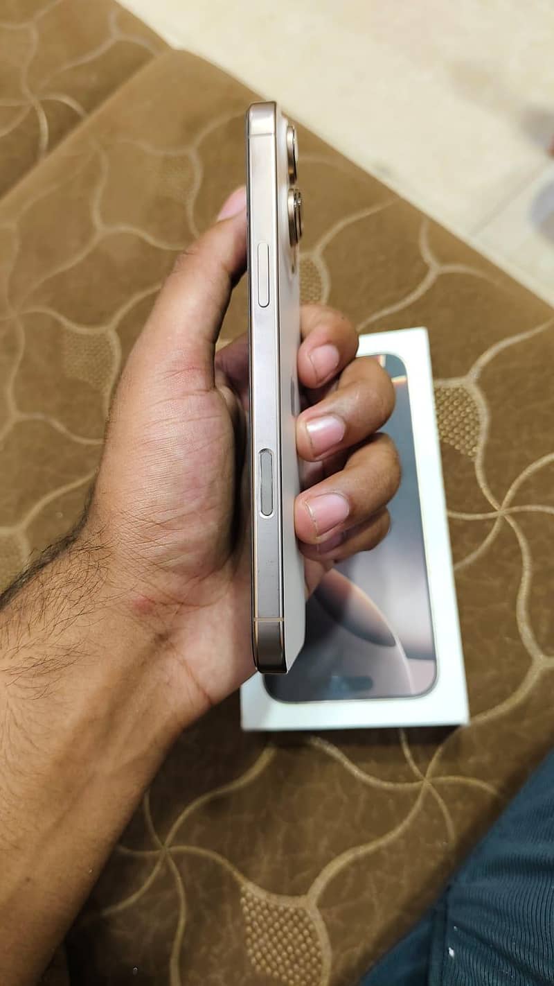 Apple iPhone 16 Pro Max 1
