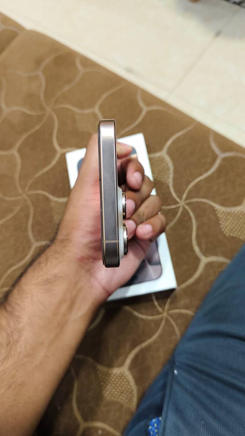 Apple iPhone 16 Pro Max 2