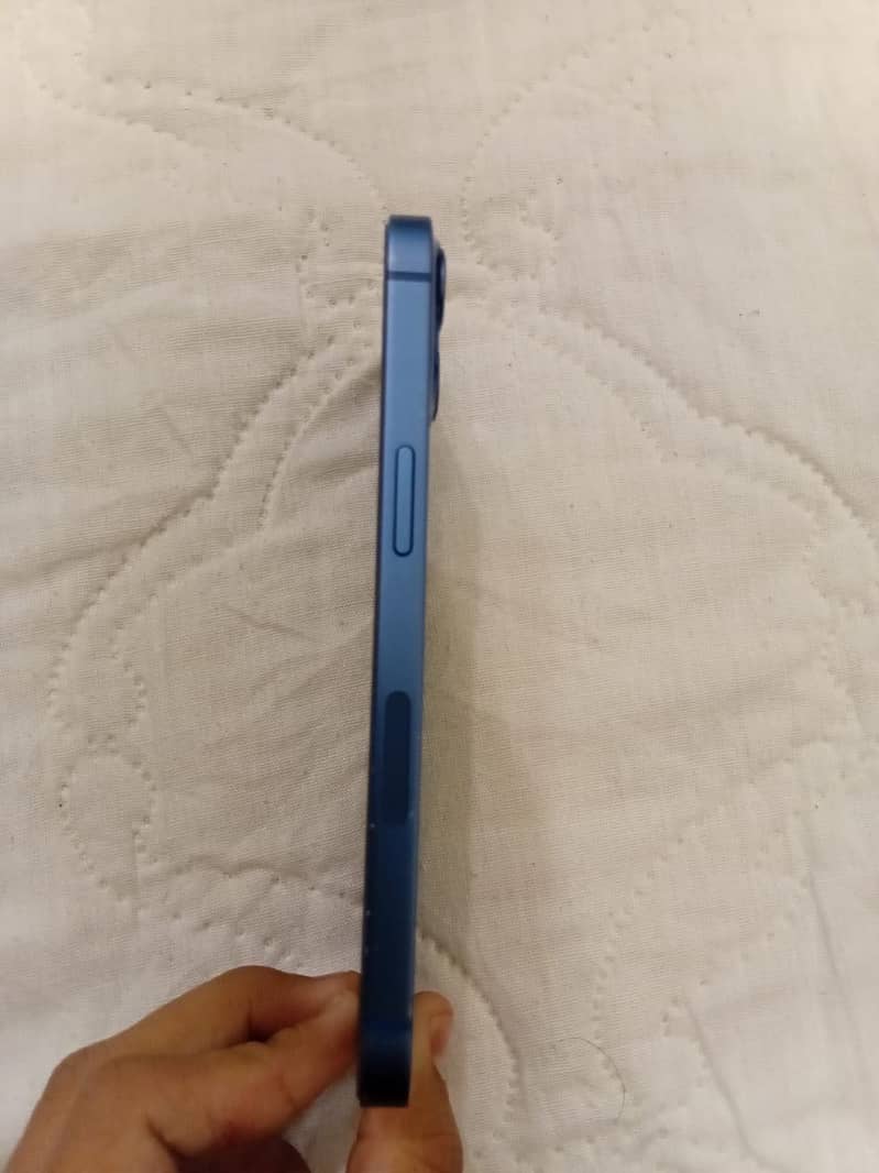 Apple iPhone 13 2