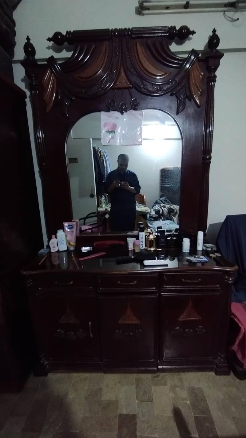 cupboard and dressing table 4