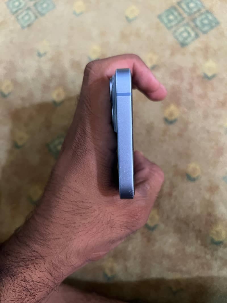 Apple iPhone 14 3