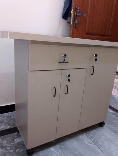 Brand New iron stand Laminated trending modern style
