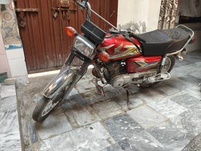 Honda 125 all ok baik urjent sell 03206883342 03024031633