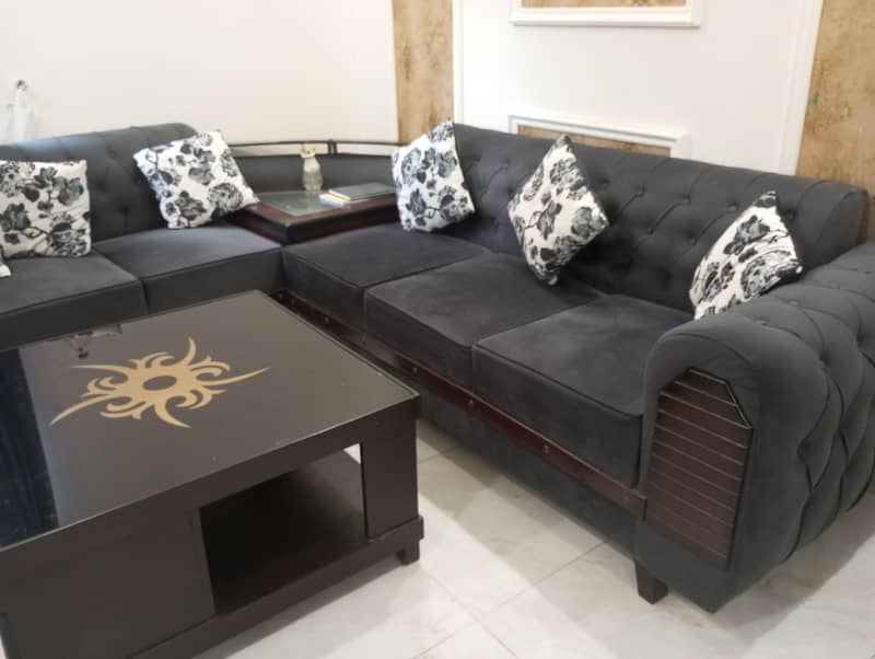 Brand new L Shaped 6 seater sofa with new table 0