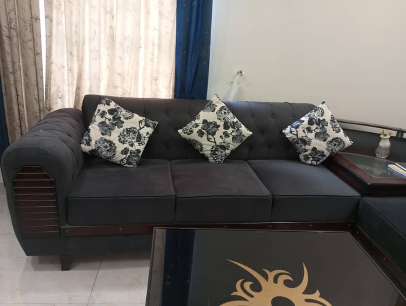 Brand new L Shaped 6 seater sofa with new table 2
