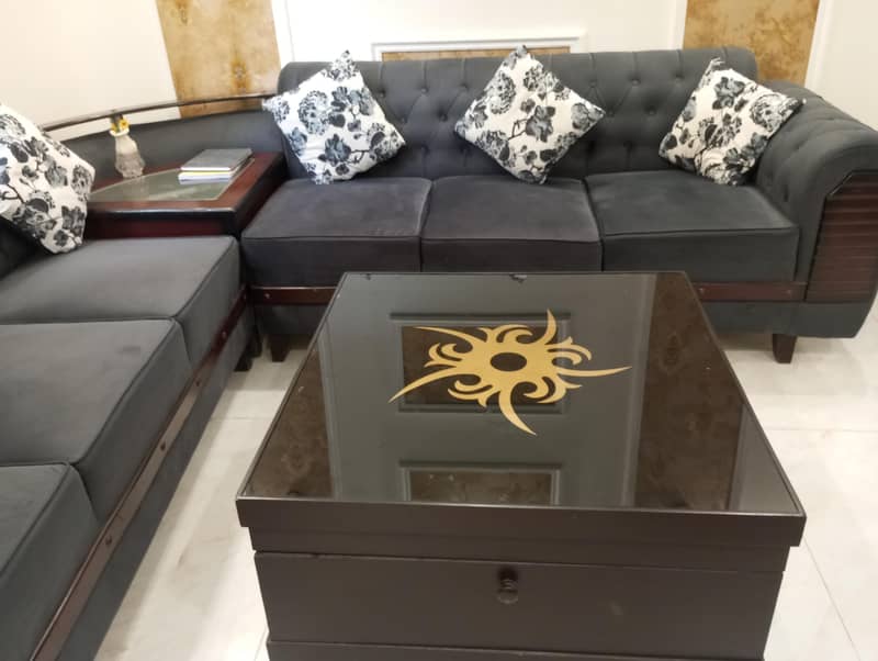 Brand new L Shaped 6 seater sofa with new table 3