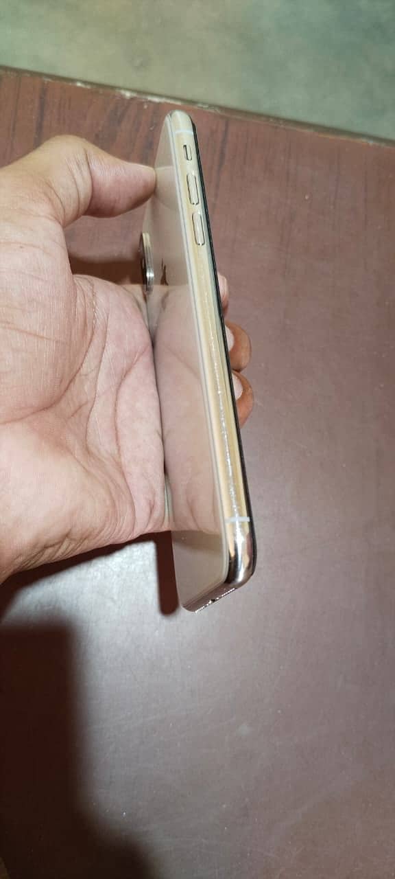 Apple iPhone X 3