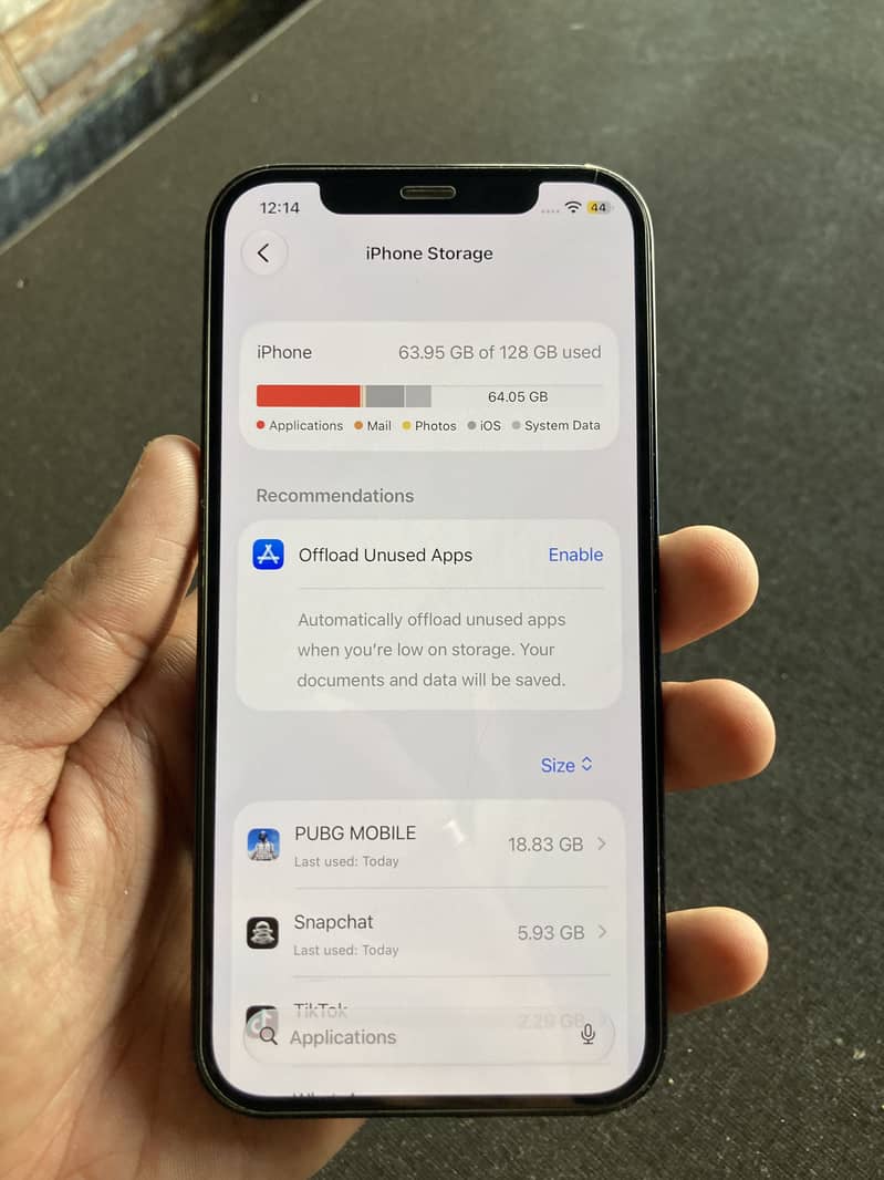Apple iPhone 12 4