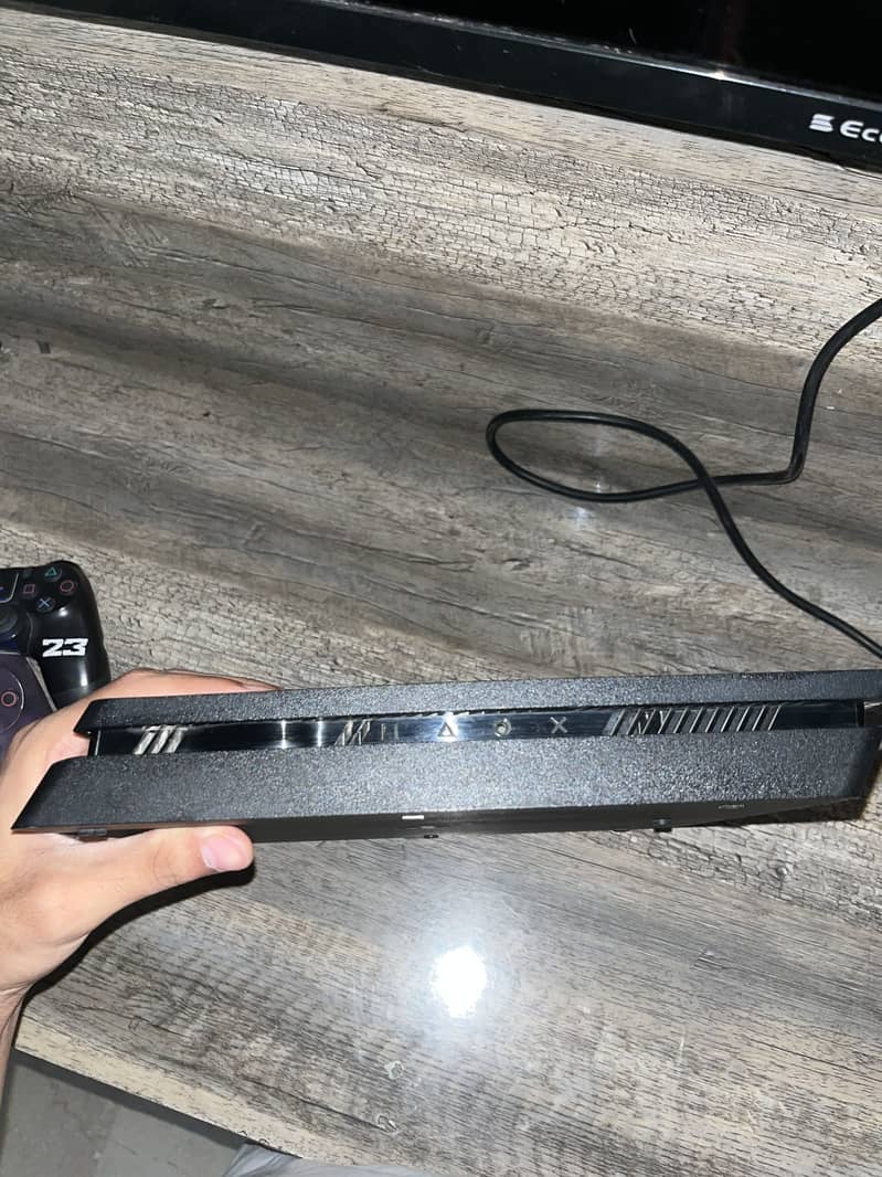 PS4 slim 4