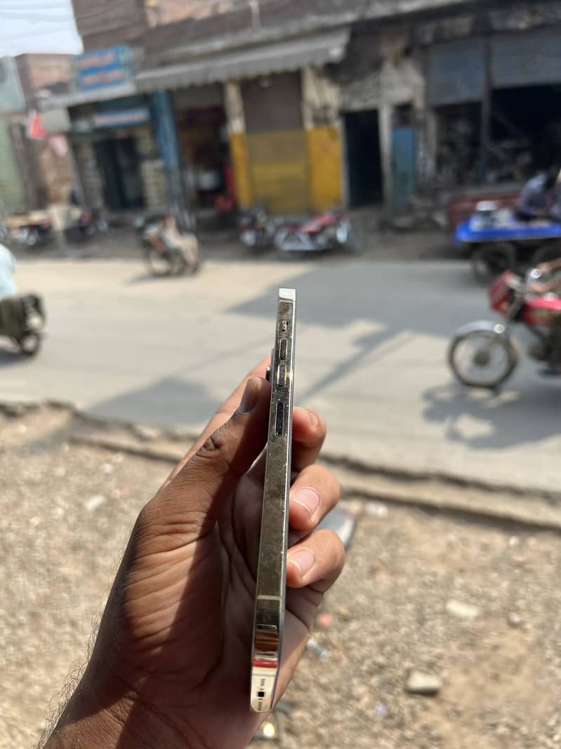 Apple iPhone 13 Pro Max 5